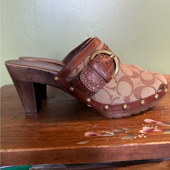 Coach "Sable" Signature Mules VGUC Women's Sz 7 Slide on Casual Heels - Picture 1 of 10